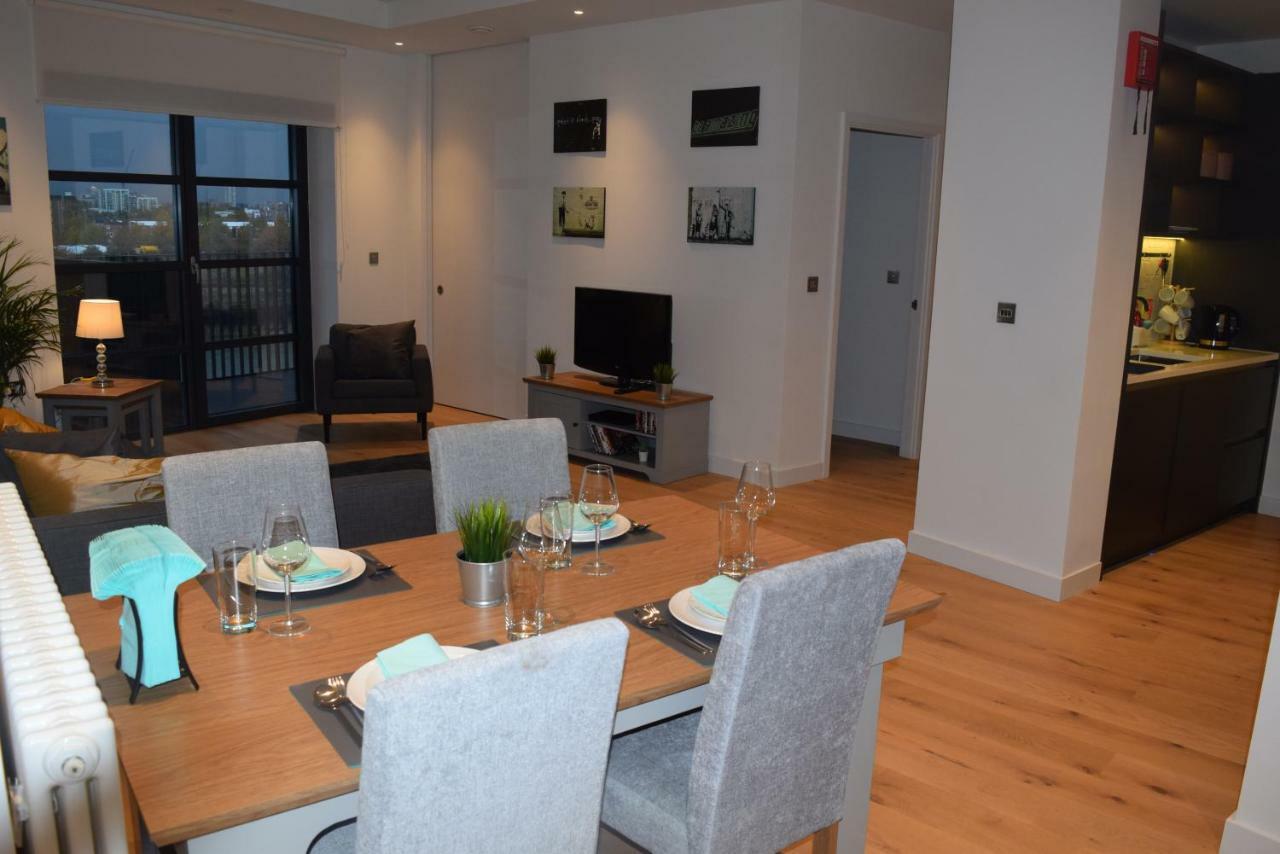 City Island 3 Bedroom Luxury Apartments, Canary Wharf Apartment *